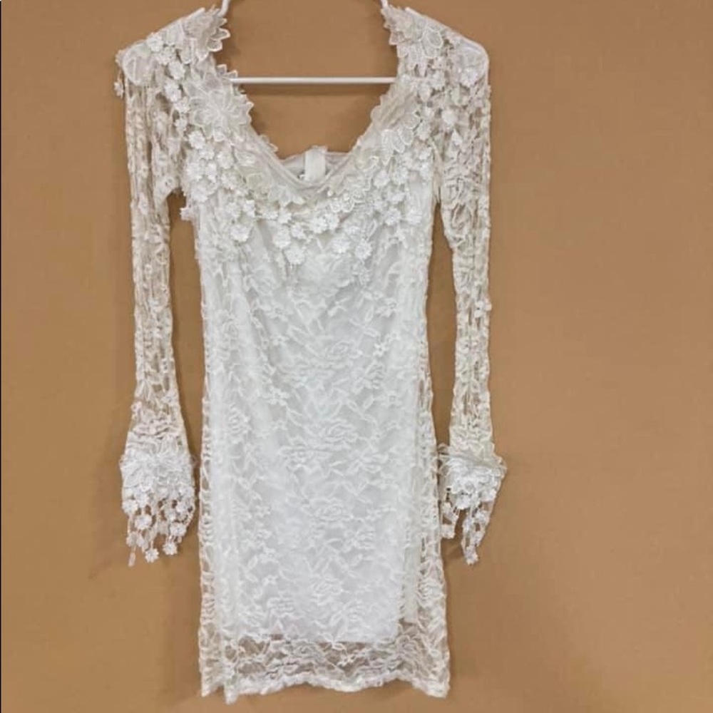 NWOT Wedding outdoor events White long sleeve sheer short elegant dress